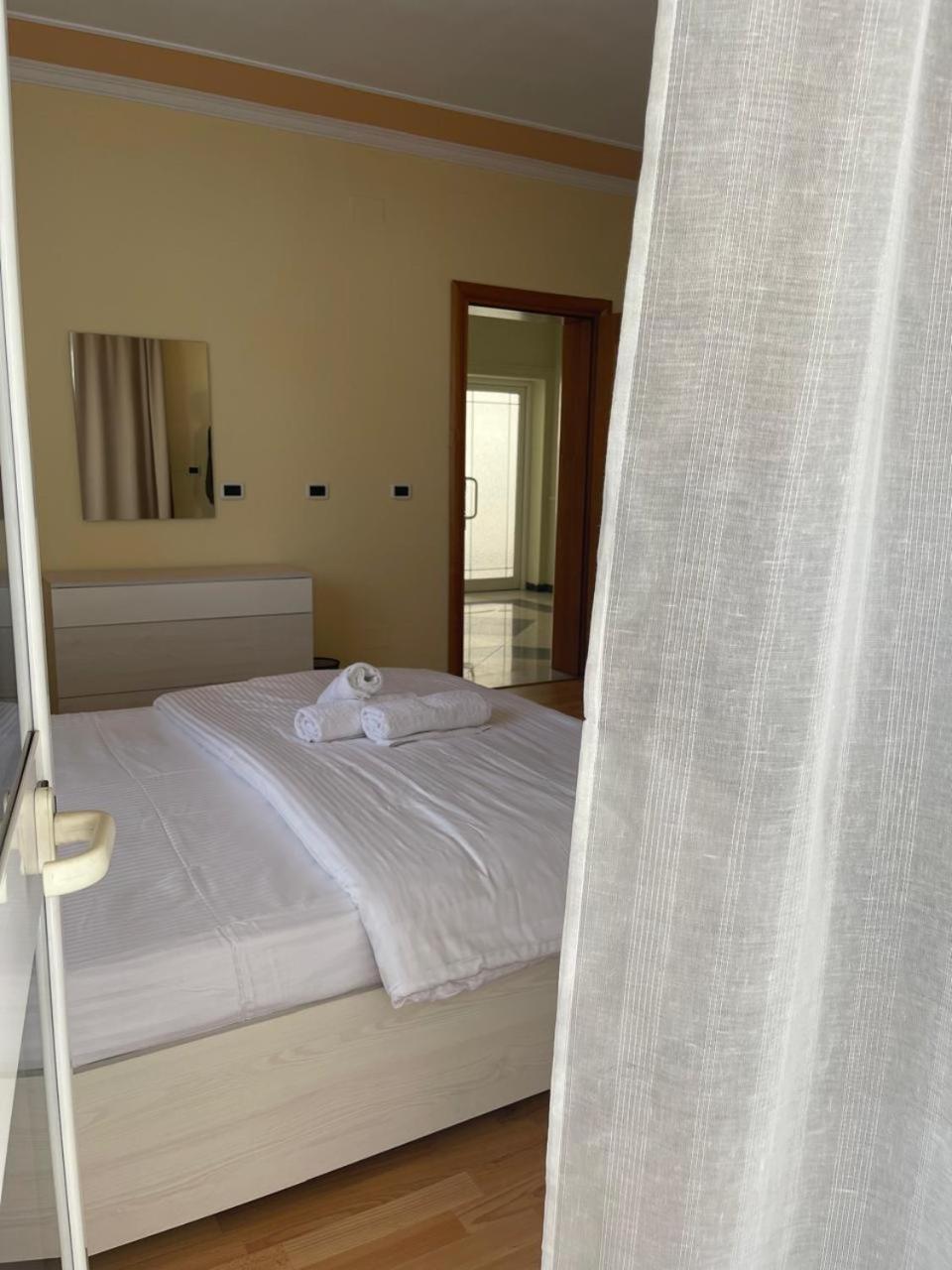 Mandarine Hostel Tirana Exterior photo